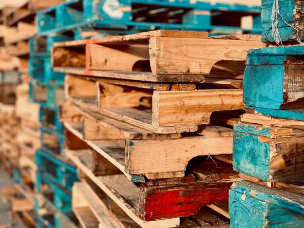 Eco-Friendly Gifts: Crafting Large-Scale Pallet Projects for Special Occasions